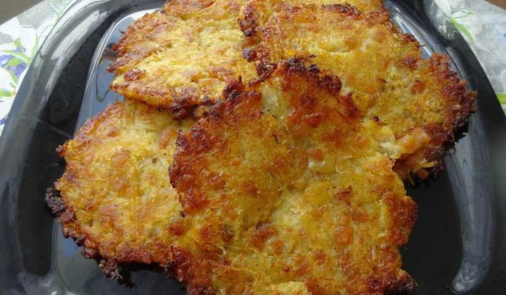 Jak upéct placky z brambor, kysaného zelí a škvarků | recept