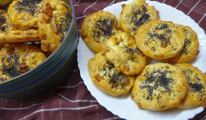 Jak upéct škvarkové placky | recept na kynuté pečivo Jak upéct škvarkové placky | recept na kynuté pečivo