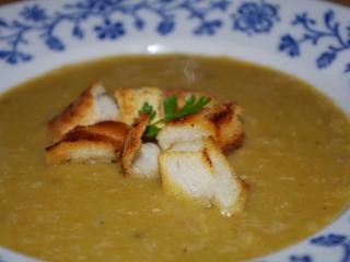 Jak připravit štědrovečerní hrachovou polévku | recept