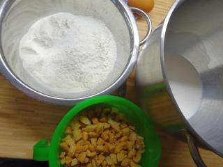 Jak upéct škvarkové placky | recept na kynuté pečivo Jak upéct škvarkové placky | recept na kynuté pečivo