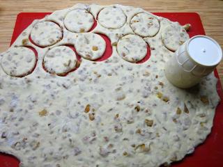 Jak upéct škvarkové placky | recept na kynuté pečivo Jak upéct škvarkové placky | recept na kynuté pečivo