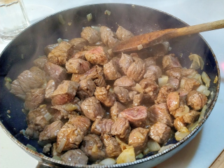 Jak uvařit dušené hovězí maso s koriandrem | zapomenuté recepty