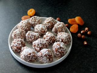 datlové kuličky RAW v kokosu